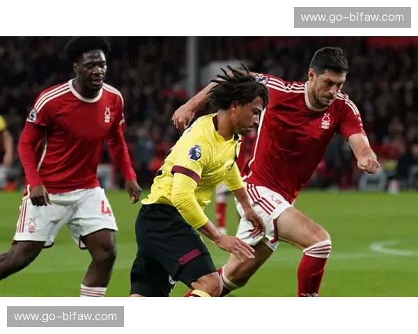 泰晤士河畔的红黑博弈：当克拉文农场遇见曼联的“豪门救赎”